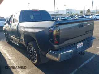 2017 Toyota Tundra SR5 z VIN 5TFRY5F12HX219154, wystawiony jako IAAI lot #42014740 z przebiegiem 137 813 mil mil oraz . Historia ofert i sprzedaży dostępna na DreamBid. Obrazek 3.