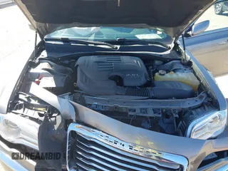 2014 Chrysler 300 z VIN 2C3CCAAGXEH335800, wystawiony jako IAAI lot #41984427 z przebiegiem 247 358 mil mil oraz . Historia ofert i sprzedaży dostępna na DreamBid. Obrazek 10.