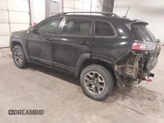 2020 Jeep Cherokee Trailhawk z VIN 1C4PJMBX4LD507364, wystawiony jako IAAI lot #41202333 z przebiegiem 90 000 mil mil oraz . Historia ofert i sprzedaży dostępna na DreamBid. Obrazek 3.