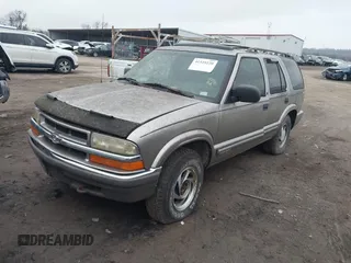 2000 Chevrolet Blazer LT z VIN 1GNDT13WXY2214421, wystawiony jako IAAI lot #41525220 z przebiegiem Nie podano mil oraz . Historia ofert i sprzedaży dostępna na DreamBid. Obrazek 2.