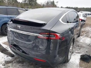 2016 Tesla Model X 70D z VIN 5YJXCAE2XGF014165, wystawiony jako IAAI lot #41474490 z przebiegiem 112 967 mil mil oraz . Historia ofert i sprzedaży dostępna na DreamBid. Obrazek 4.