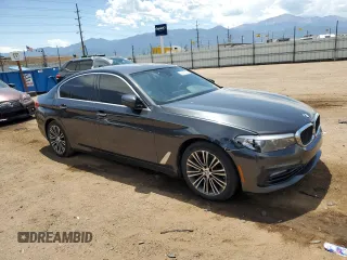 2018 BMW 5 Series 530i z VIN WBAJA5C51JWA37594, wystawiony jako Copart lot #63375575 z przebiegiem 139 974 mil mil oraz Czysty tytuł • Clean title. Historia ofert i sprzedaży dostępna na DreamBid. Obrazek 4.