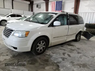 2010 Chrysler Town & Country Touring z VIN 2A4RR5D1XAR492731, wystawiony jako Copart lot #89331835 z przebiegiem 209 381 mil mil oraz Szkoda całkowita • Salvage title. Historia ofert i sprzedaży dostępna na DreamBid. Obrazek 1.