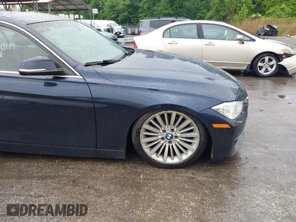2014 BMW 3 Series 328d xDrive z VIN WBA3D5C52EKX95213, wystawiony jako IAAI lot #42260429 z przebiegiem 220 089 mil mil oraz . Historia ofert i sprzedaży dostępna na DreamBid. Obrazek 6.