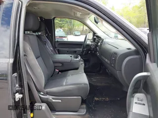 2010 Chevrolet Silverado 1500 LT with VIN 1GCSKSE39AZ110317, listed as a IAAI auction lot 42221533 with 296,468 mi miles and . Bid and sale history available at DreamBid. Image 5.