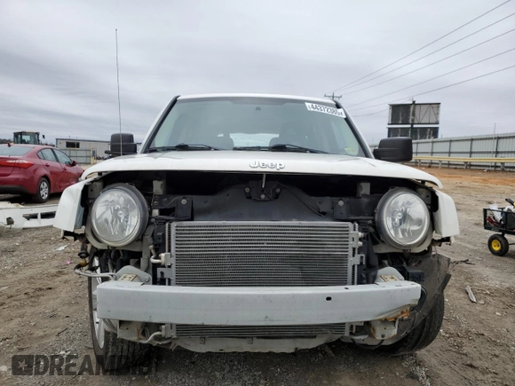 2007 Jeep Patriot Sport with VIN 1J8FT28W77D359282, listed as a Copart auction lot 44372385 with 194,152 mi miles and Salvage Title. Bid and sale history available at DreamBid. Image 5.