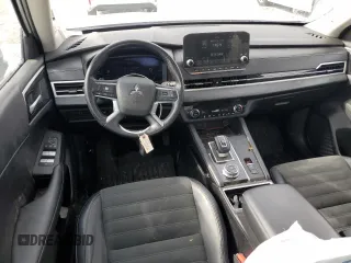 2024 Mitsubishi Outlander SE z VIN JA4J4VA88RZ020090, wystawiony jako Copart lot #45466615 z przebiegiem 41 644 mil mil oraz Szkoda całkowita • Salvage title. Historia ofert i sprzedaży dostępna na DreamBid. Obrazek 8.