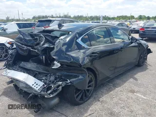 2025 Lexus IS 350 F Sport z VIN JTHBZ1B2XS5084514, wystawiony jako IAAI lot #42125934 z przebiegiem 2 200 mil mil oraz . Historia ofert i sprzedaży dostępna na DreamBid. Obrazek 4.