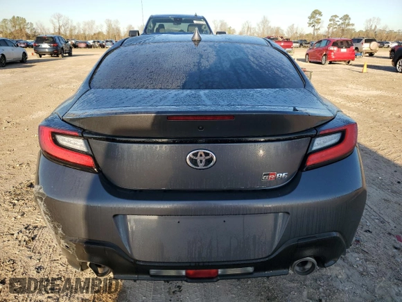 2023 Toyota 86 z VIN JF1ZNBB11P9765420, wystawiony jako Copart lot #48725015 z przebiegiem 12 979 mil mil oraz Szkoda całkowita • Salvage title. Historia ofert i sprzedaży dostępna na DreamBid. Obrazek 6.