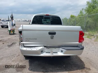 2007 Dodge Dakota SLT z VIN 1D7HE48K27S127788, wystawiony jako IAAI lot #42311626 z przebiegiem 357 130 mil mil oraz . Historia ofert i sprzedaży dostępna na DreamBid. Obrazek 17.