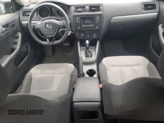 2017 Volkswagen Jetta S z VIN 3VW2B7AJ4HM385734, wystawiony jako Copart lot #58156175 z przebiegiem 145 865 mil mil oraz Szkoda całkowita • Salvage title. Historia ofert i sprzedaży dostępna na DreamBid. Obrazek 8.