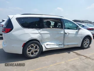 2022 Chrysler Pacifica Limited z VIN 2C4RC1GG4NR138872, wystawiony jako IAAI lot #42278641 z przebiegiem 83 738 mil mil oraz . Historia ofert i sprzedaży dostępna na DreamBid. Obrazek 6.