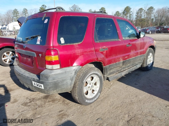 2005 Ford Escape XLT with VIN 1FMCU93115KB85547, listed as a IAAI auction lot 41669441 with 267,022 mi miles. Bid and sale history available at carsss.com. Image 4.