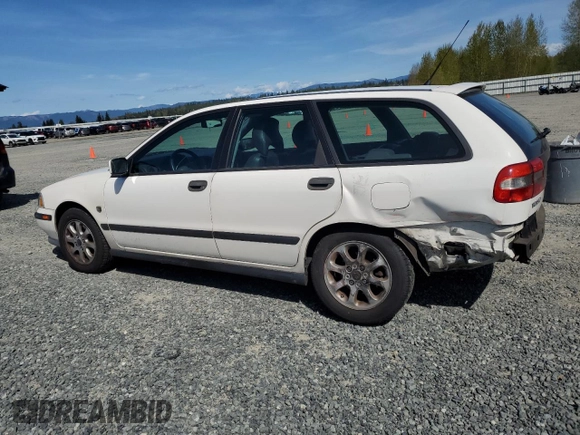 2000 Volvo V40 z VIN YV1VW2552YF568371, wystawiony jako Copart lot #53491375 z przebiegiem 66 631 mil mil oraz Szkody całkowita. Historia ofert i sprzedaży dostępna na DreamBid. Obrazek 2.