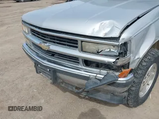 1997 Chevrolet Suburban with VIN 1GNFK16R3VJ330935, listed as a IAAI auction lot 41997594 with 231,497 mi miles and . Bid and sale history available at DreamBid. Image 6.