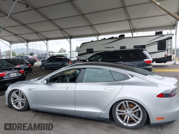 2014 Tesla Model S 60 with VIN 5YJSA1H12EFP32213, listed as a IAAI auction lot 42194085 with 56,071 mi miles and . Bid and sale history available at DreamBid. Image 15.