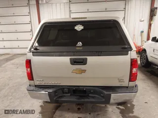 2007 Chevrolet Silverado 1500 LT w/1LT with VIN 3GCEK13307G545178, listed as a IAAI auction lot 41364329 with 241,256 mi miles. Bid and sale history available at carsss.com. Image 16.