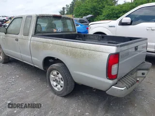 1998 Nissan Frontier XE z VIN 1N6DD26S6WC353583, wystawiony jako IAAI lot #42253701 z przebiegiem Nie podano mil oraz . Historia ofert i sprzedaży dostępna na DreamBid. Obrazek 3.