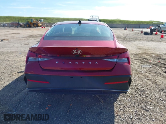 2025 Hyundai Elantra SE z VIN KMHLL4DG6SU864299, wystawiony jako IAAI lot #42024320 z przebiegiem 5 723 mil mil oraz . Historia ofert i sprzedaży dostępna na DreamBid. Obrazek 17.