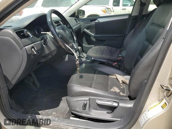 2014 Volkswagen Jetta SE z VIN 3VWD07AJ4EM299401, wystawiony jako Copart lot #61756715 z przebiegiem 133 246 mil mil oraz Szkoda całkowita • Salvage title. Historia ofert i sprzedaży dostępna na DreamBid. Obrazek 7.