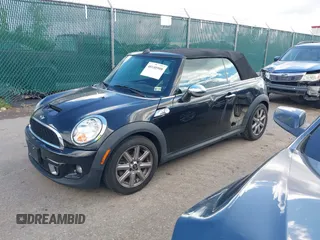 2012 MINI Convertible S z VIN WMWZP3C56CT250533, wystawiony jako IAAI lot #41506301 z przebiegiem 89 854 mil mil oraz . Historia ofert i sprzedaży dostępna na DreamBid. Obrazek 2.