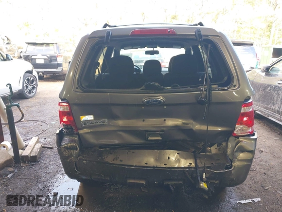 2010 Ford Escape XLT with VIN 1FMCU9D70AKD21499, listed as a IAAI auction lot 42039437 with 185,545 mi miles. Bid and sale history available at carsss.com. Image 6.