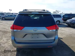 2011 Toyota Sienna LE AAS with VIN 5TDKK3DC0BS119675, listed as a IAAI auction lot 41809573 with 289,496 mi miles. Bid and sale history available at carsss.com. Image 17.
