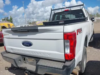 2018 Ford F-250 XL with VIN 1FT7X2BT2JEC25506, listed as a IAAI auction lot 42477834 with 118,703 mi miles and . Bid and sale history available at DreamBid. Image 4.
