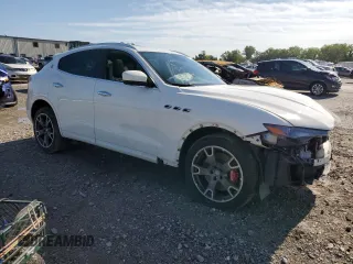 2017 Maserati Levante S with VIN ZN661YUS4HX196060, listed as a Copart auction lot 67406744 with 71,129 mi miles and Salvage title. Bid and sale history available at DreamBid. Image 4.