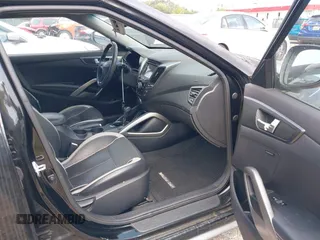 2013 Hyundai Veloster Turbo с VIN KMHTC6AE2DU111256, выставлен на аукционе IAAI как лот 42796383 с пробегом 127 660 миль миль и . История ставок и продаж доступна на DreamBid. Изображение 5.