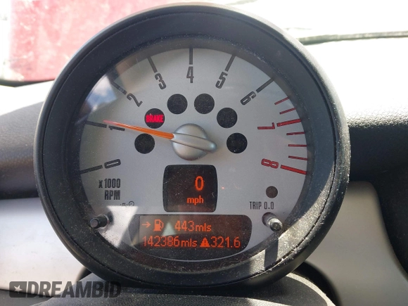 2011 MINI Hardtop with VIN WMWSU3C58BT182728, listed as a IAAI auction lot 42393337 with 142,386 mi miles and . Bid and sale history available at DreamBid. Image 7.