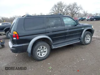 2000 Mitsubishi Montero Sport LS with VIN JA4LS31HXYP037471, listed as a IAAI auction lot 41820992 with 141,567 mi miles. Bid and sale history available at carsss.com. Image 4.
