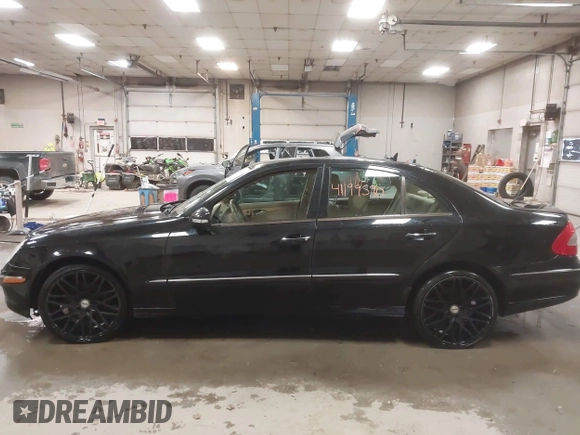 2007 Mercedes-Benz E-Class 3.5L with VIN WDBUF87XX7X214060, listed as a IAAI auction lot 41199590 with 136,011 mi miles. Bid and sale history available at carsss.com. Image 13.