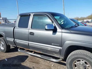 2000 Chevrolet Silverado 2500 LT with VIN 1GCGK29U0YE331086, listed as a IAAI auction lot 41973282 with 137,448 mi miles. Bid and sale history available at carsss.com. Image 13.