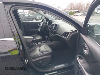 2019 Jeep Cherokee Limited z VIN 1C4PJMDX0KD259805, wystawiony jako IAAI lot #41910015 z przebiegiem 66 341 mil mil oraz . Historia ofert i sprzedaży dostępna na DreamBid. Obrazek 5.