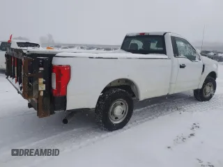 2017 Ford F-250 XL z VIN 1FTBF2A65HEE73526, wystawiony jako Copart lot #43998355 z przebiegiem 181 031 mil mil oraz Czysty tytuł • Clean title. Historia ofert i sprzedaży dostępna na DreamBid. Obrazek 3.