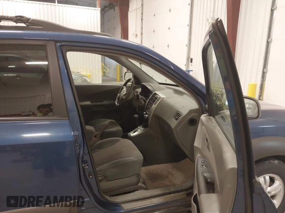 2006 Hyundai Tucson GLS with VIN KM8JN12D66U409645, listed as a IAAI auction lot 41589550 with 111,850 mi miles. Bid and sale history available at carsss.com. Image 5.