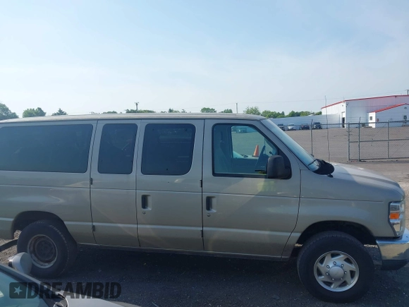 2013 Ford Econoline Passenger XL z VIN 1FBNE3BL6DDA78219, wystawiony jako IAAI lot #42511510 z przebiegiem 279 865 mil mil oraz . Historia ofert i sprzedaży dostępna na DreamBid. Obrazek 13.