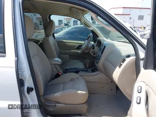2005 Ford Escape XLT with VIN 1FMYU93125DA22612, listed as a IAAI auction lot 41971728 with 192,461 mi miles. Bid and sale history available at carsss.com. Image 5.