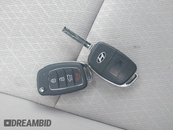 2018 Hyundai Tucson SE z VIN KM8J2CA47JU820390, wystawiony jako IAAI lot #42104349 z przebiegiem 11 725 mil mil oraz . Historia ofert i sprzedaży dostępna na DreamBid. Obrazek 11.