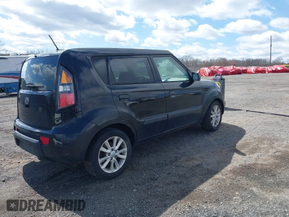 2010 Kia Soul + with VIN KNDJT2A29A7038620, listed as a IAAI auction lot 41989573 with 141,312 mi miles. Bid and sale history available at carsss.com. Image 4.