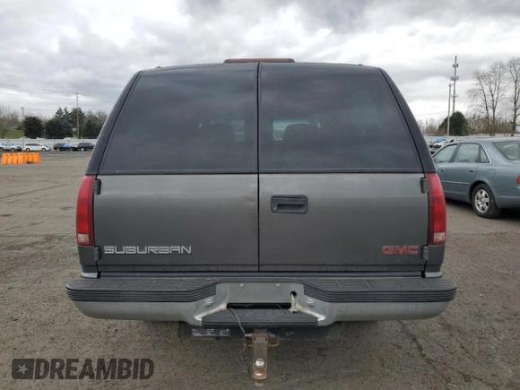 1999 GMC Suburban z VIN 1GKFK16R0XJ772880, wystawiony jako Copart lot #46986325 z przebiegiem 237 921 mil mil oraz Czysty tytuł • Clean title. Historia ofert i sprzedaży dostępna na DreamBid. Obrazek 6.