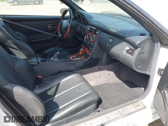 2001 Mercedes-Benz SLK-Class with VIN WDBKK65F31F172555, listed as a IAAI auction lot 42056347 with 197,272 mi miles. Bid and sale history available at carsss.com. Image 5.
