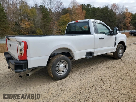 2024 Ford F-250 XL z VIN 1FTBF2AA3RED12078, wystawiony jako Copart lot #76826684 z przebiegiem Nie podano mil oraz Szkoda całkowita • Salvage title. Historia ofert i sprzedaży dostępna na DreamBid. Obrazek 3.