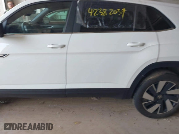 2024 Volkswagen Atlas SE with VIN 1V2KE2CA4RC208435, listed as a IAAI auction lot 42382037 with 38,693 mi miles and . Bid and sale history available at DreamBid. Image 14.