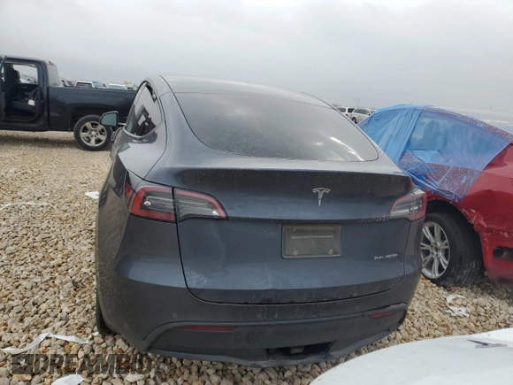 2022 Tesla Model Y Long Range z VIN 7SAYGAEE4NF543503, wystawiony jako Copart lot #47143155 z przebiegiem 53 874 mil mil oraz Szkody całkowita. Historia ofert i sprzedaży dostępna na DreamBid. Obrazek 6.