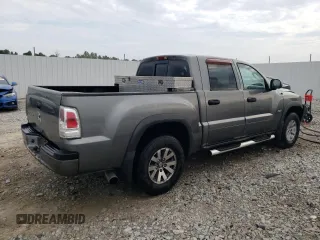 2006 Mitsubishi Raider Duro Cross z VIN 1Z7HC38K76S537788, wystawiony jako Copart lot #63922994 z przebiegiem 331 015 mil mil oraz Nie do naprawy • Non repairable. Historia ofert i sprzedaży dostępna na DreamBid. Obrazek 3.