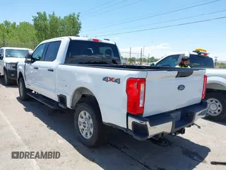 2024 Ford F-250 XL with VIN 1FT7W2BT9RED57676, listed as a IAAI auction lot 42593411 with 40,438 mi miles and . Bid and sale history available at DreamBid. Image 14.