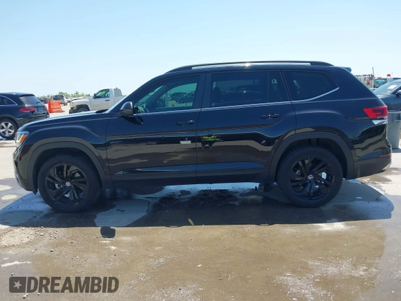 2022 Volkswagen Atlas SE with VIN 1V2HR2CA1NC549980, listed as a IAAI auction lot 42003986 with 53,768 mi miles and . Bid and sale history available at DreamBid. Image 14.