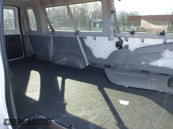 2003 Ford Econoline Passenger XL z VIN 1FBSS31L93HA92717, wystawiony jako IAAI lot #41680953 z przebiegiem 104 065 mil mil oraz . Historia ofert i sprzedaży dostępna na DreamBid. Obrazek 8.
